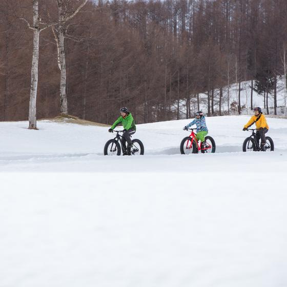 Enjoy with your five senses on a fat bike experience tour!
